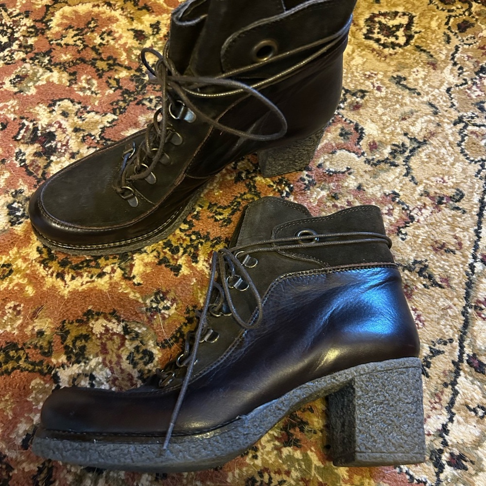 Sundance Boutique Dark Brown Lace Up Boots